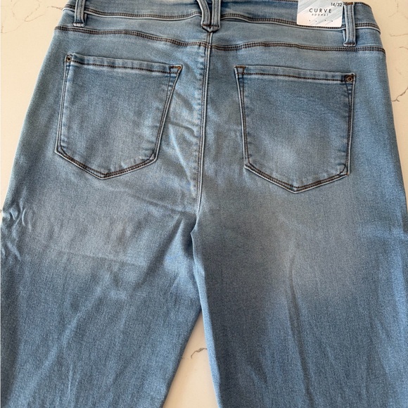 Curve Light Blue Cropped Jeans - Picture 4 of 4
